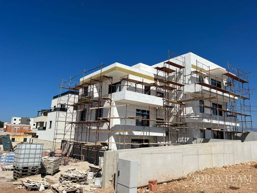 APARTMENT WITH SWIMMING POOL, NEW BUILD - POVLJANA, ISLAND OF PAG