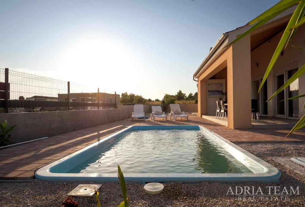 HOUSE WITH A POOL, QUIET AND PEACEFUL LOCATION - VRSI, ZADAR