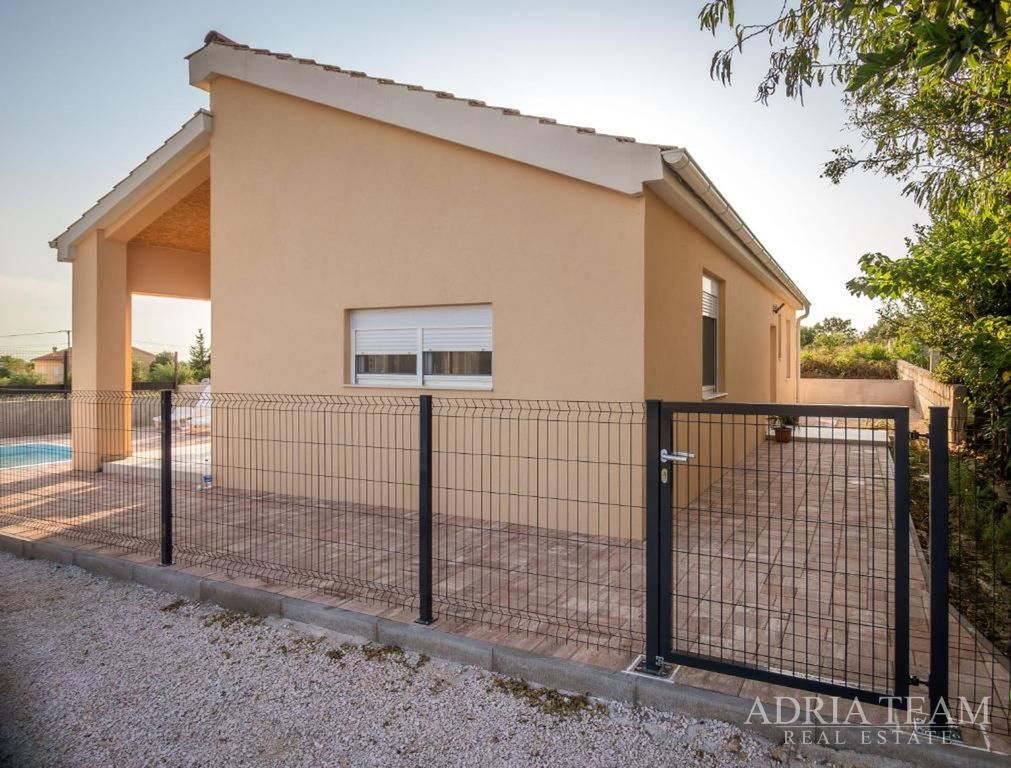 HOUSE WITH A POOL, QUIET AND PEACEFUL LOCATION - VRSI, ZADAR