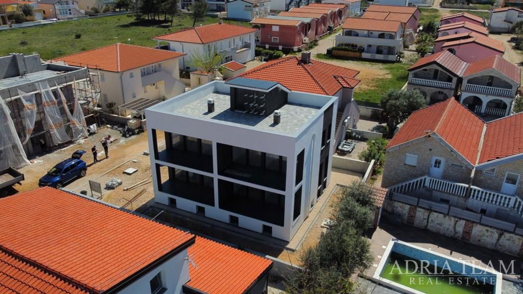 HOUSE WITH 6 RESIDENTIAL UNITS, 70 M FROM THE SEA - VIR