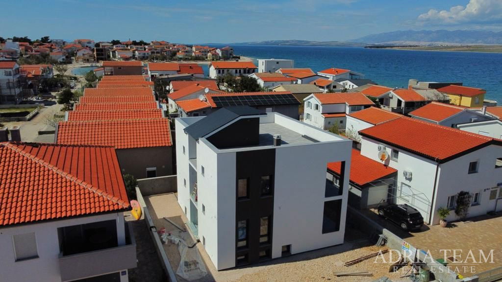 HOUSE WITH 6 RESIDENTIAL UNITS, 70 M FROM THE SEA - VIR