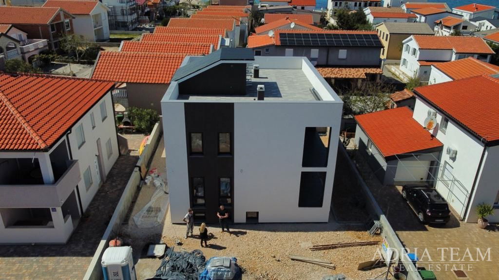 HOUSE WITH 6 RESIDENTIAL UNITS, 70 M FROM THE SEA - VIR