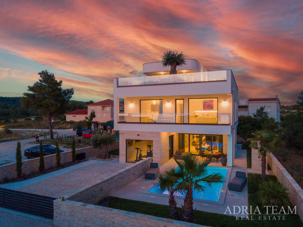 LUXURY VILLA IN THE FIRST ROW TO THE SEA - LJUBAČ