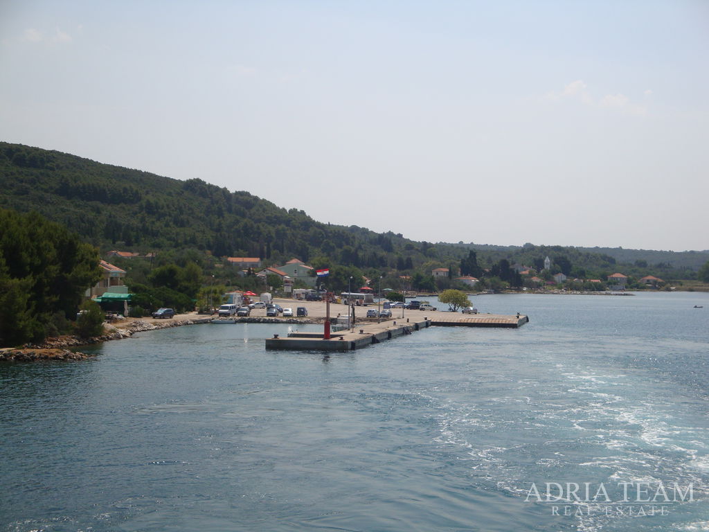 BUILDING LAND IN AN EXCELLENT LOCATION, ONLY 70 M FROM THE SEA - BRBINJ, DUGI OTOK