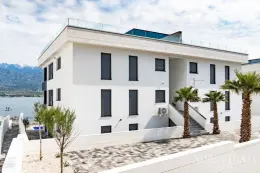 LUXURY PENTHOUSE, FIRST ROW TO THE SEA - VINJERAC property for sale