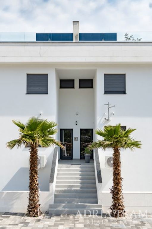 LUXURY PENTHOUSE, FIRST ROW TO THE SEA - VINJERAC