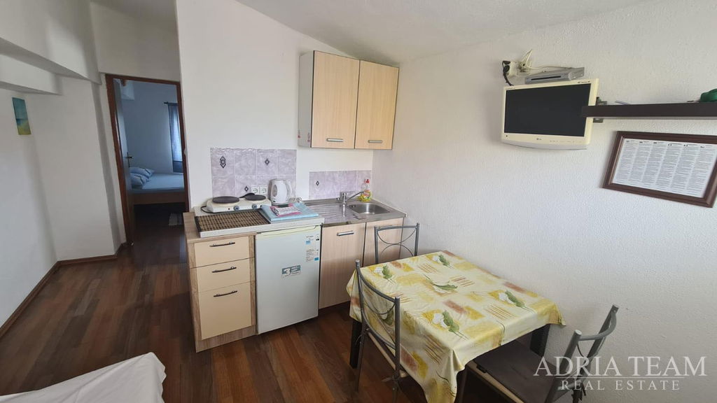 APARTMENT HOUSE WITH 5 APARTMENTS, 170m FROM THE SEA - VIR, ZADAR