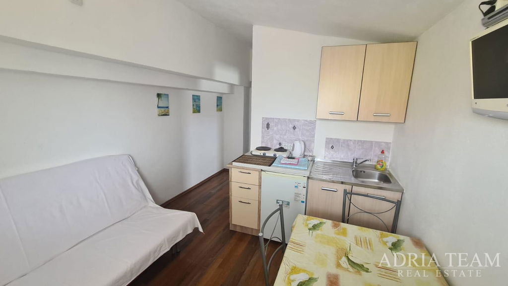 APARTMENT HOUSE WITH 5 APARTMENTS, 170m FROM THE SEA - VIR, ZADAR