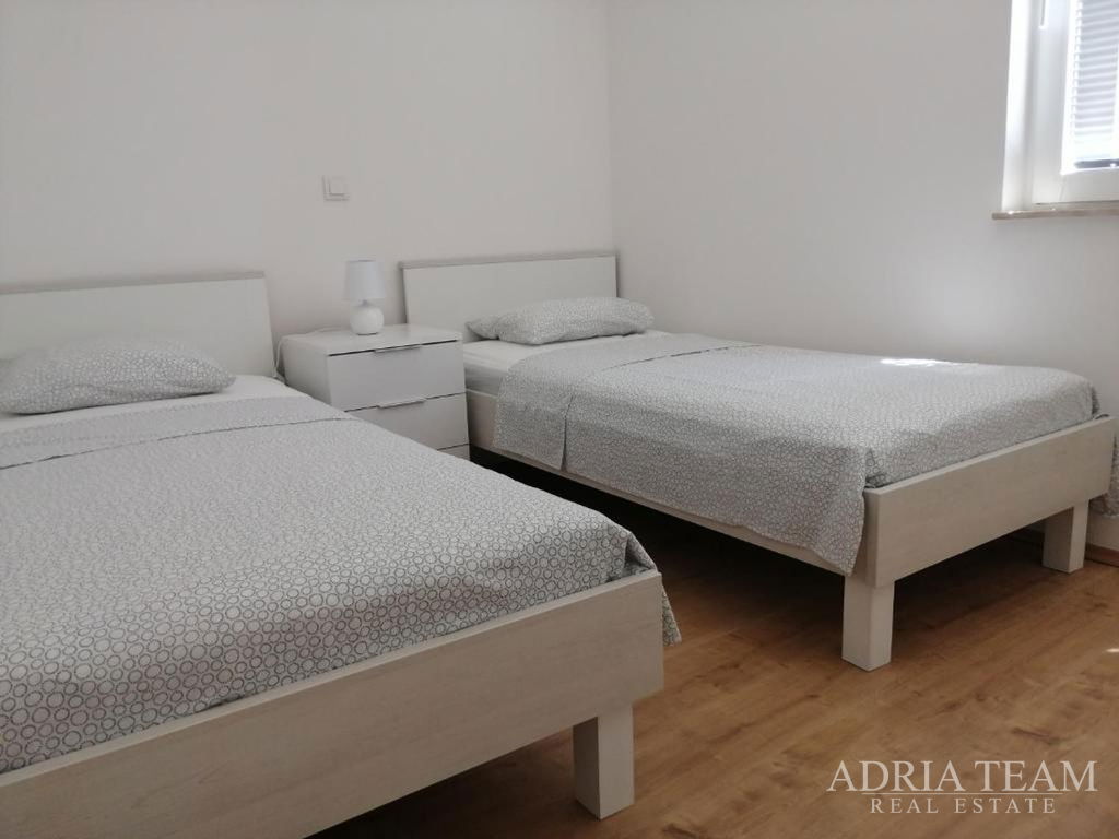 HOUSE WITH 3 RESIDENTIAL UNITS AND SWIMMING POOL, SEA VIEW - MASLENICA