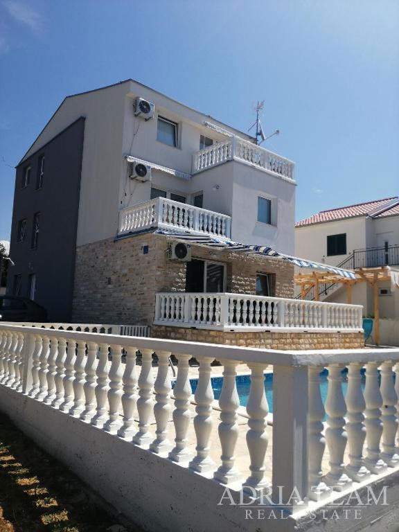 HOUSE WITH 3 RESIDENTIAL UNITS AND SWIMMING POOL, SEA VIEW - MASLENICA