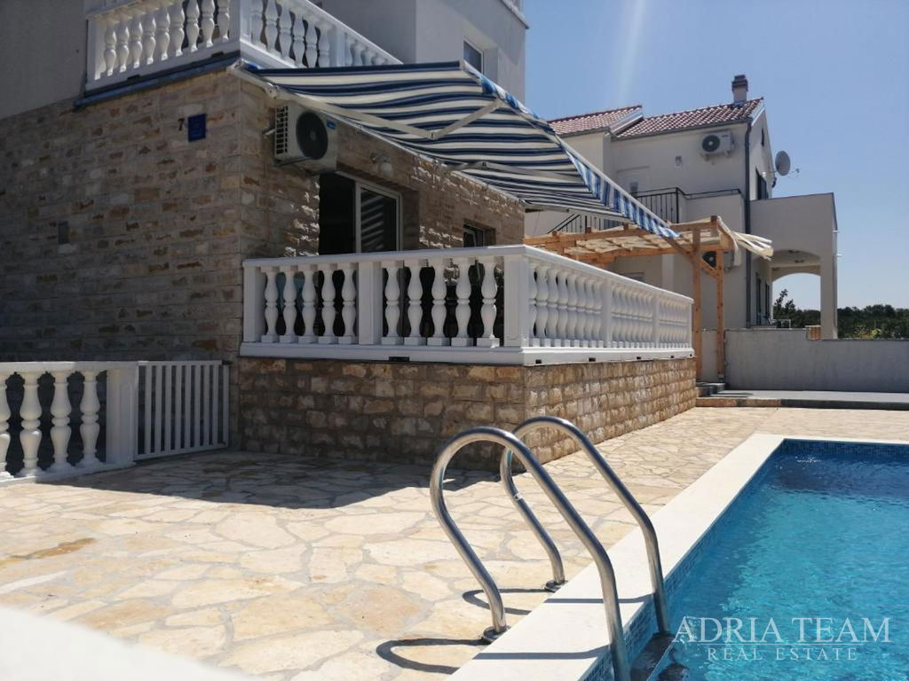 HOUSE WITH 3 RESIDENTIAL UNITS AND SWIMMING POOL, SEA VIEW - MASLENICA