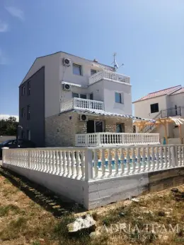 HOUSE WITH 3 RESIDENTIAL UNITS AND SWIMMING POOL, SEA VIEW - MASLENICA property for sale