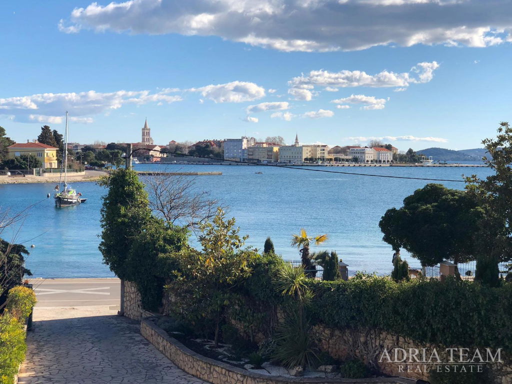 HOUSE IN THE FIRST ROW TO THE SEA, BEAUTIFUL VIEWS FROM ALL ROOMS - BRODARICA, ZADAR