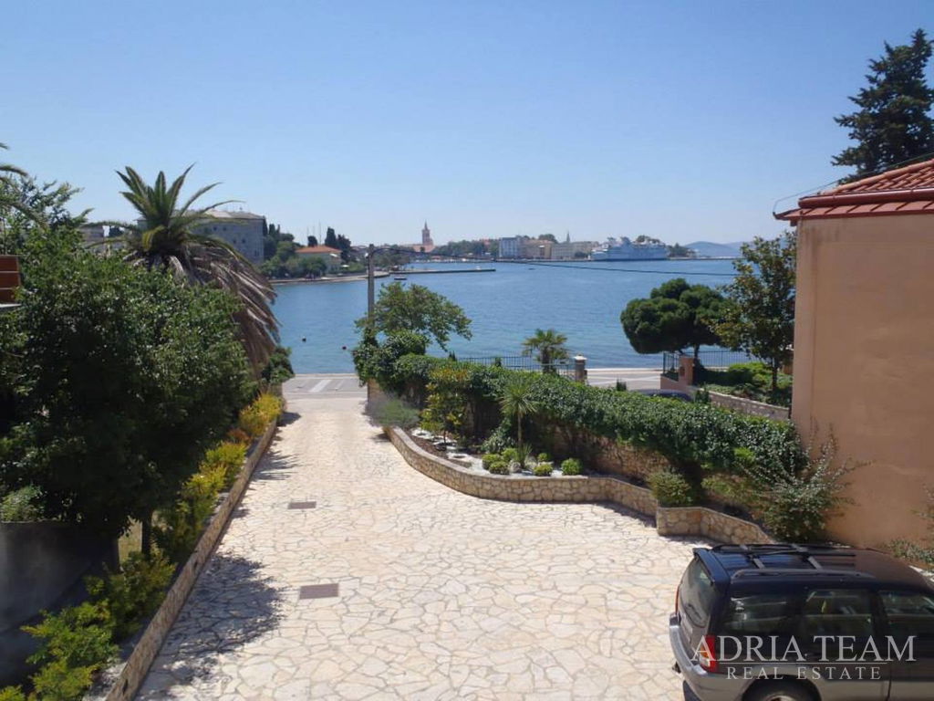 HOUSE IN THE FIRST ROW TO THE SEA, BEAUTIFUL VIEWS FROM ALL ROOMS - BRODARICA, ZADAR