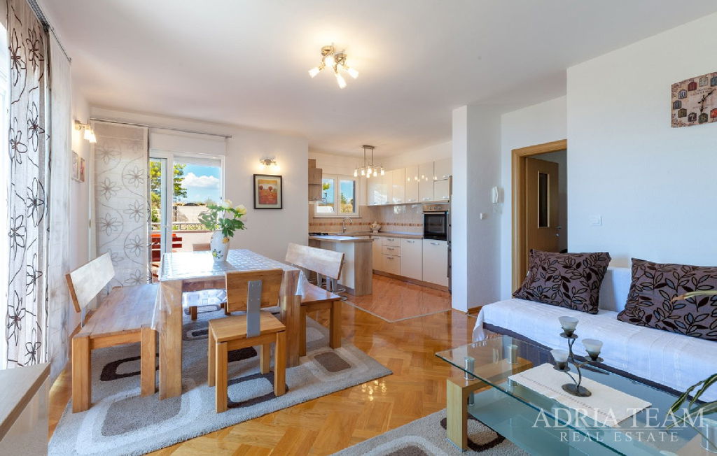 ATTRACTIVE APARTMENT VILLA WITH POOL AND SEA VIEW – PODSTRANA, SPLIT