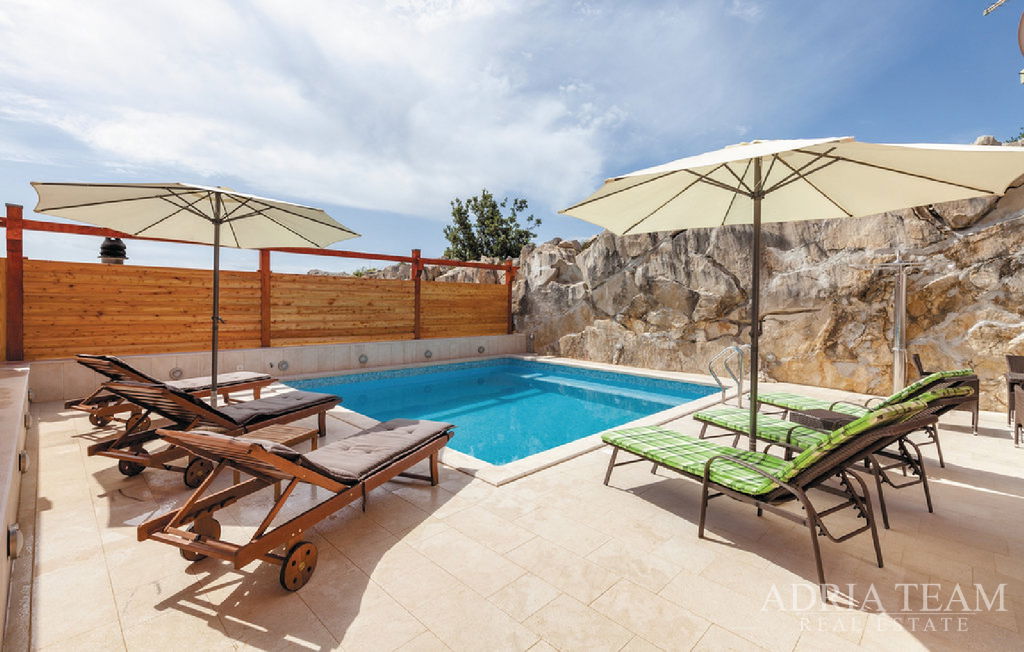 ATTRACTIVE APARTMENT VILLA WITH POOL AND SEA VIEW – PODSTRANA, SPLIT