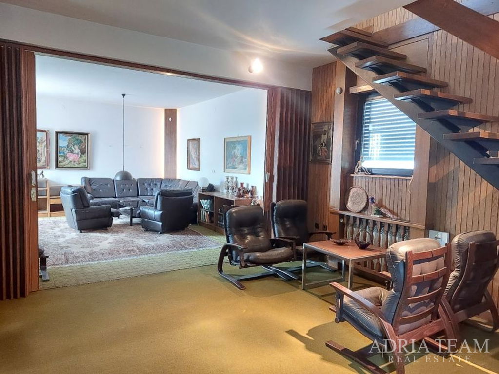 THREE-STORY SIX-BEDROOM APARTMENT ON EXCELLENT LOCATION - TUŠKANAC, ZAGREB