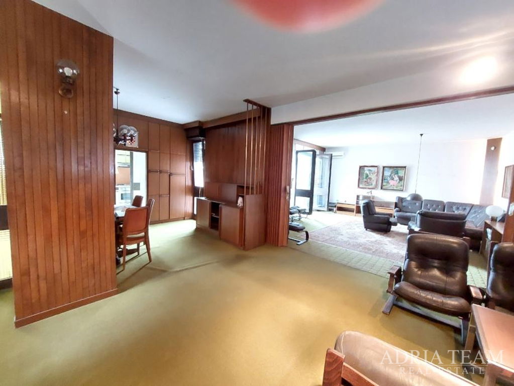 THREE-STORY SIX-BEDROOM APARTMENT ON EXCELLENT LOCATION - TUŠKANAC, ZAGREB