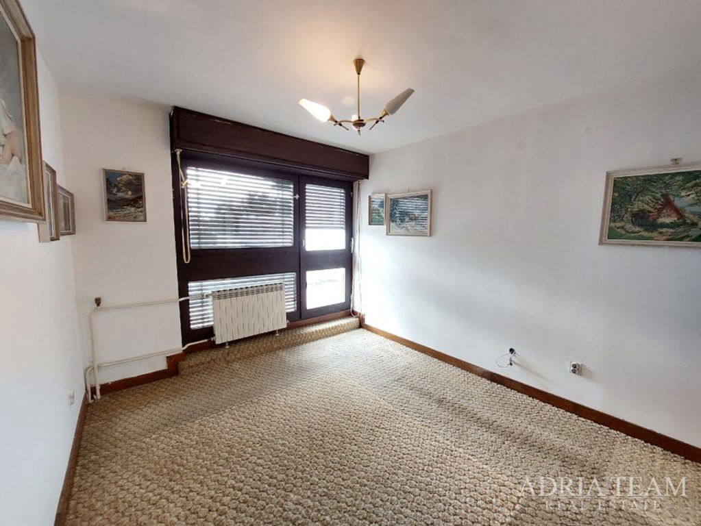 THREE-STORY SIX-BEDROOM APARTMENT ON EXCELLENT LOCATION - TUŠKANAC, ZAGREB