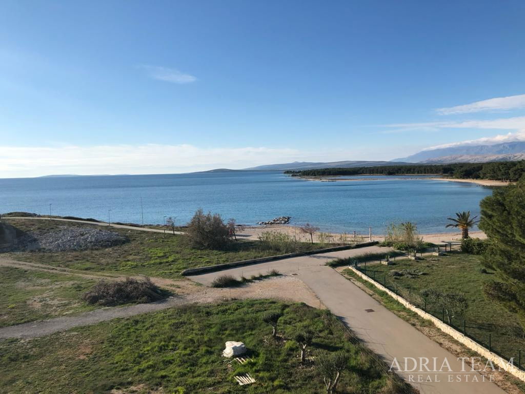 APARTMENT WITH 3 BEDROOMS, 1. ROW TO THE SEA - POVLJANA, PAG