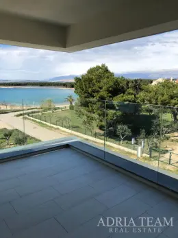 APARTMENT WITH 3 BEDROOMS, 1. ROW TO THE SEA - POVLJANA, PAG property for sale