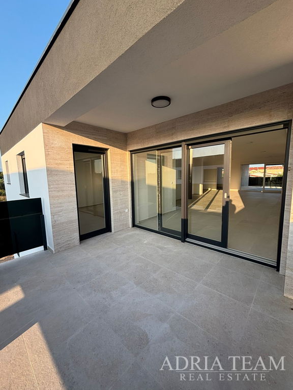 PENTHOUSE NEAR THE BEACH, BUILDING 2. NEWLY BUILT, 150m FROM THE SEA - PRIVLAKA