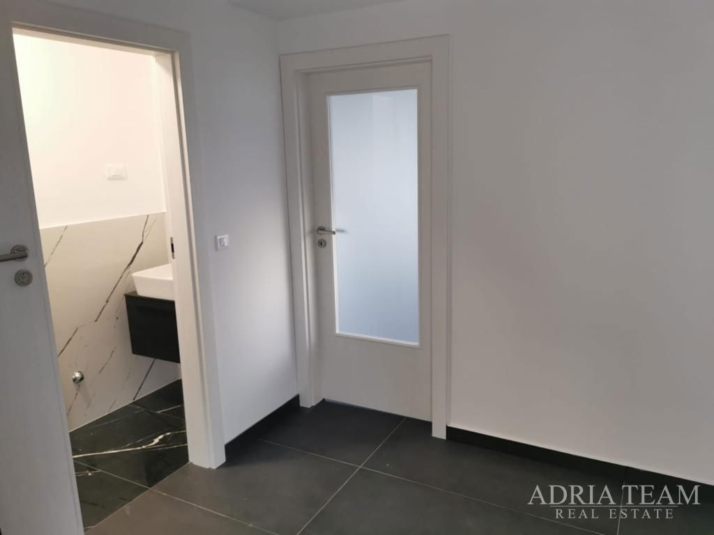 FOUR-ROOM APARTMENT WITH ROOF TERRACE AND SWIMMING POOL, NEW BUILDING - BELAFUŽA, ZADAR