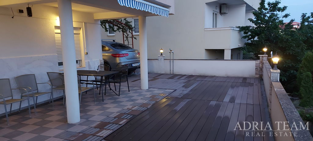 TWO CONNECTED APARTMENTS WITH SEA VIEW - OKRUG GORNJI, ČIOVO