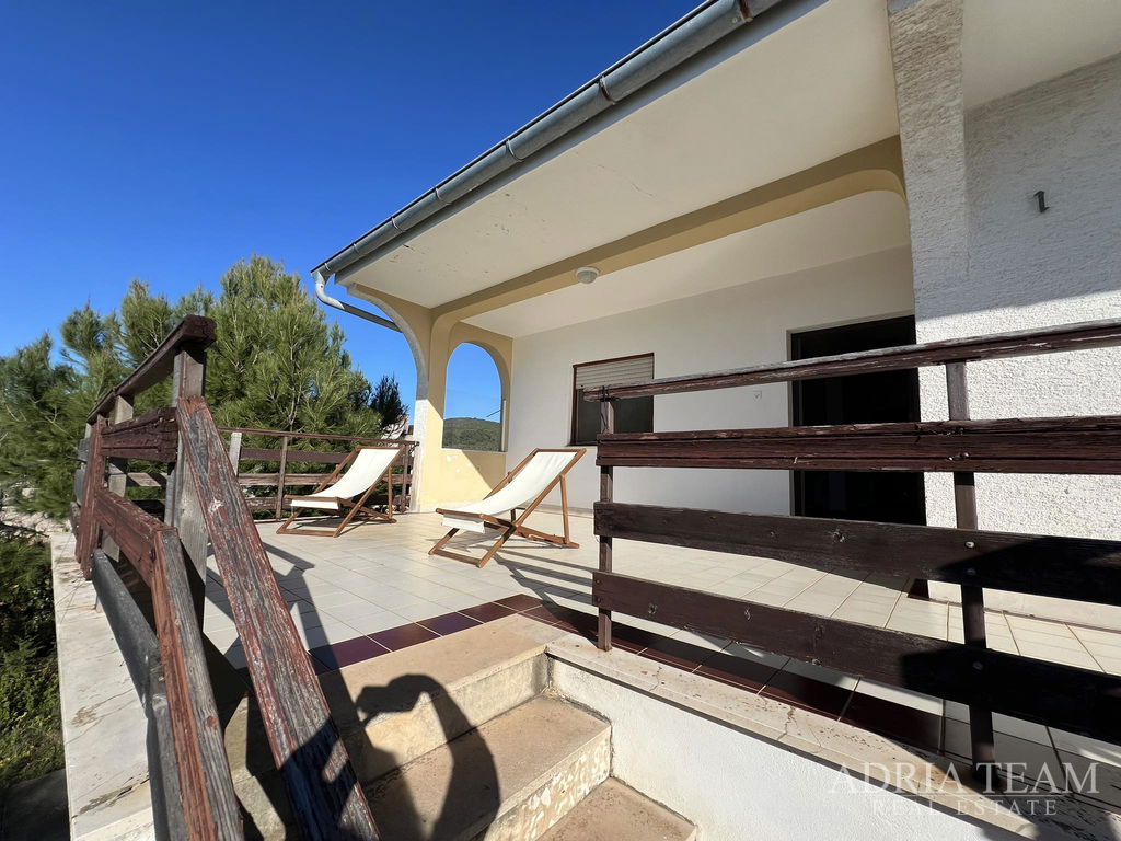 HOUSE WITH GARAGE AND SEA VIEW, FIRST ROW TO THE SEA - BRGULJE, MOLAT