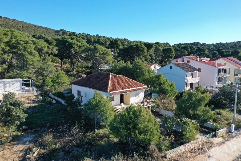 HOUSE WITH GARAGE AND SEA VIEW, FIRST ROW TO THE SEA - BRGULJE, MOLAT