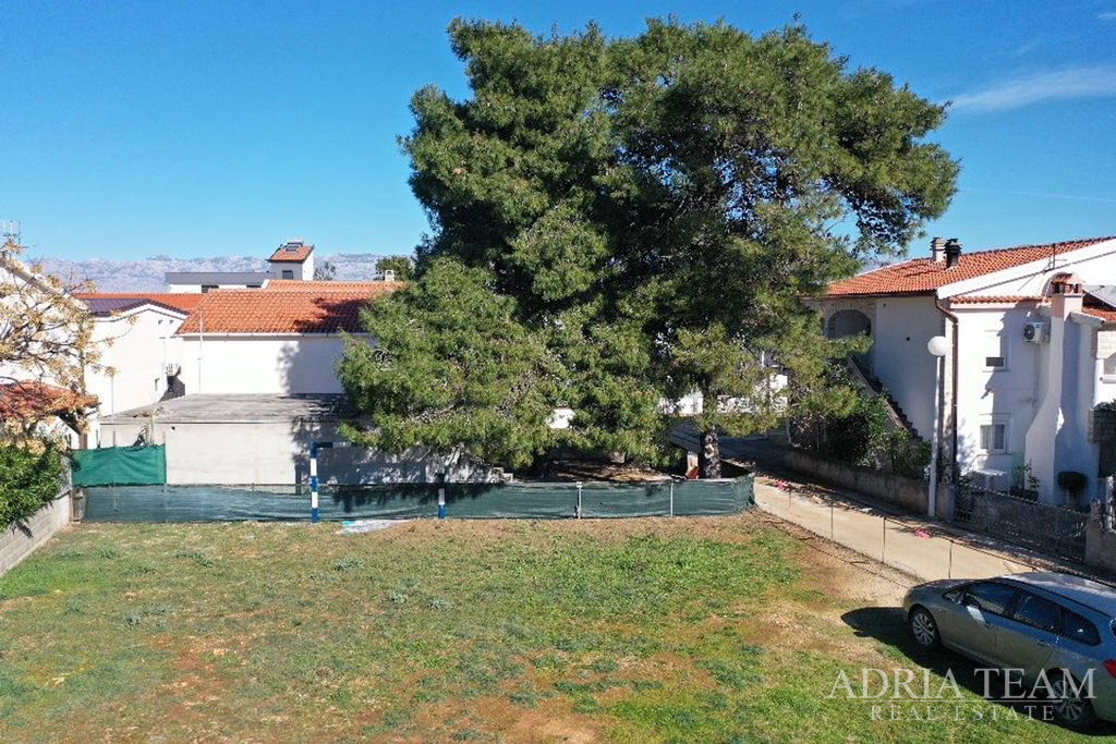 UNDEVELOPED PART OF BUILDING LAND - VIR