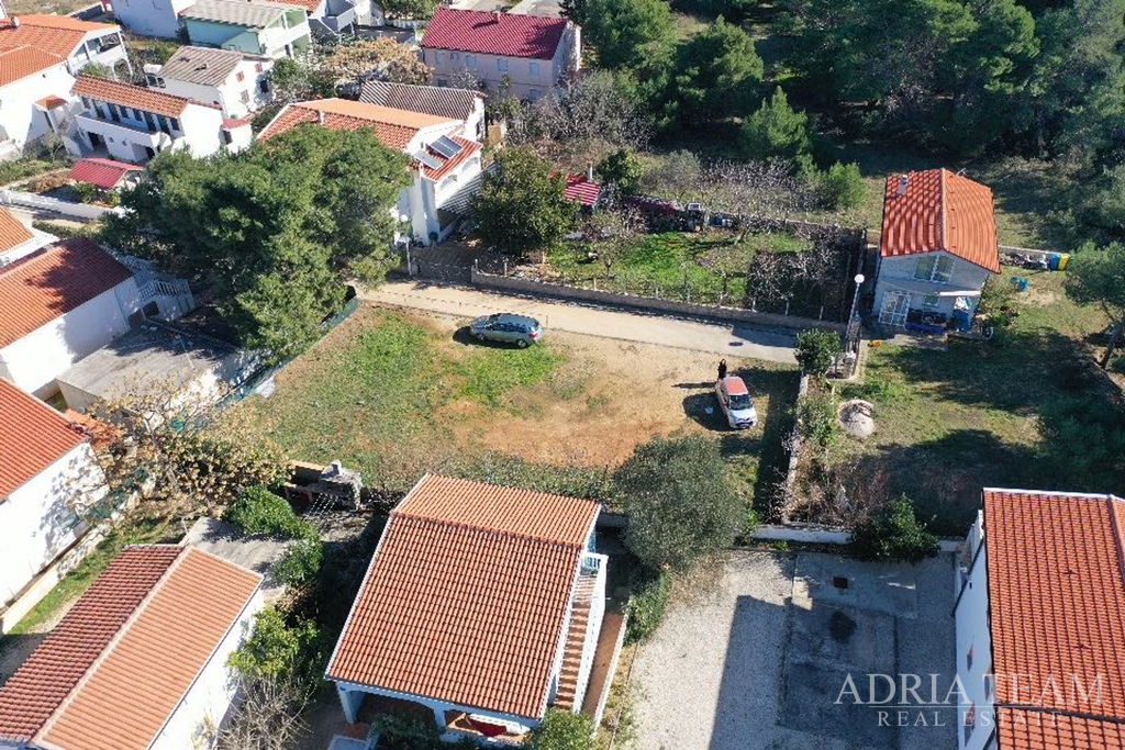 UNDEVELOPED PART OF BUILDING LAND - VIR