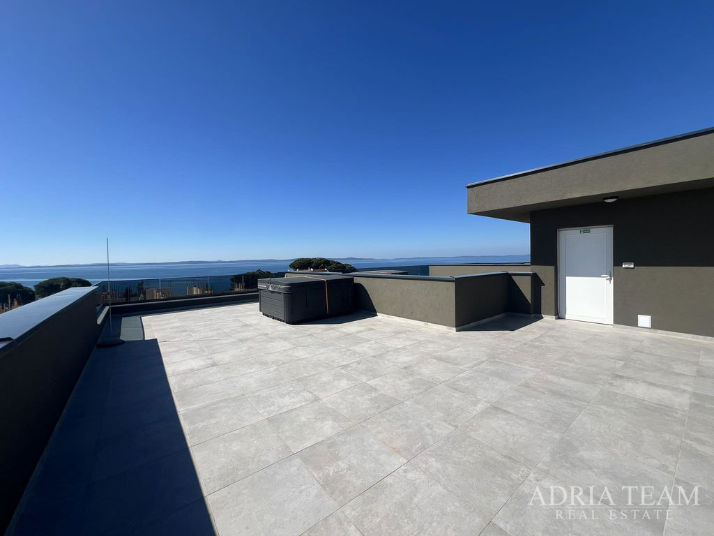 LUXURY APARTMENT IN A RESIDENTIAL BUILDING, 70m FROM THE SEA - PRIVLAKA, ZADAR
