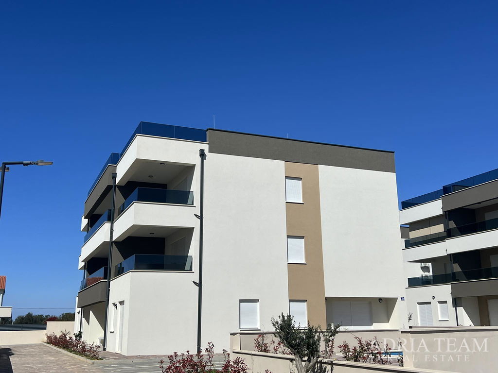 LUXURY APARTMENT IN A RESIDENTIAL BUILDING, 70m FROM THE SEA - PRIVLAKA, ZADAR