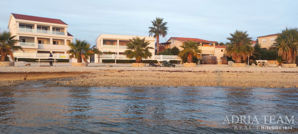 APARTMENT, FIRST ROW TO THE SEA - VIR, ZADAR