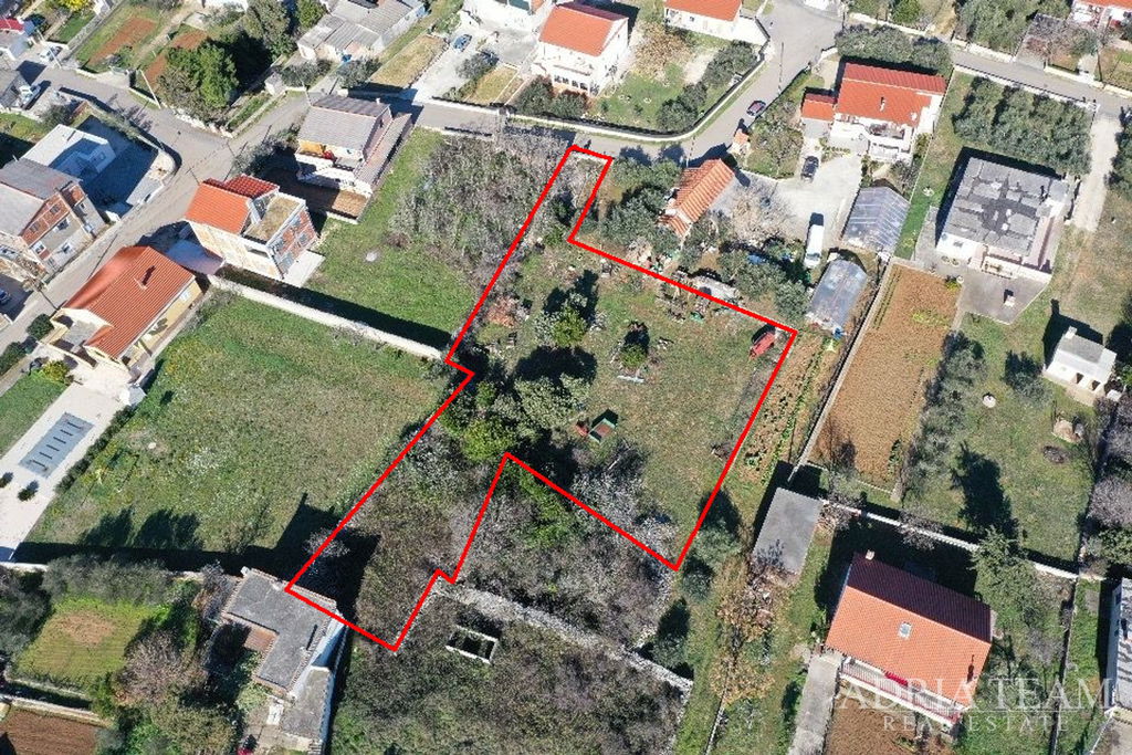 BUILDING LAND 1711m2 - VRSI