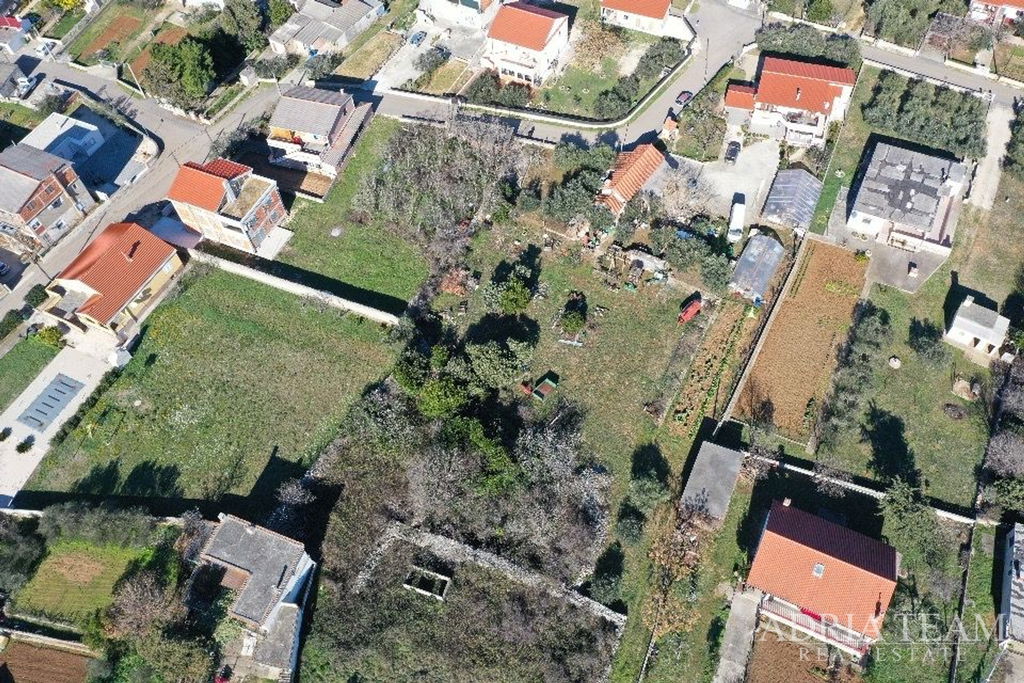 BUILDING LAND 1711m2 - VRSI
