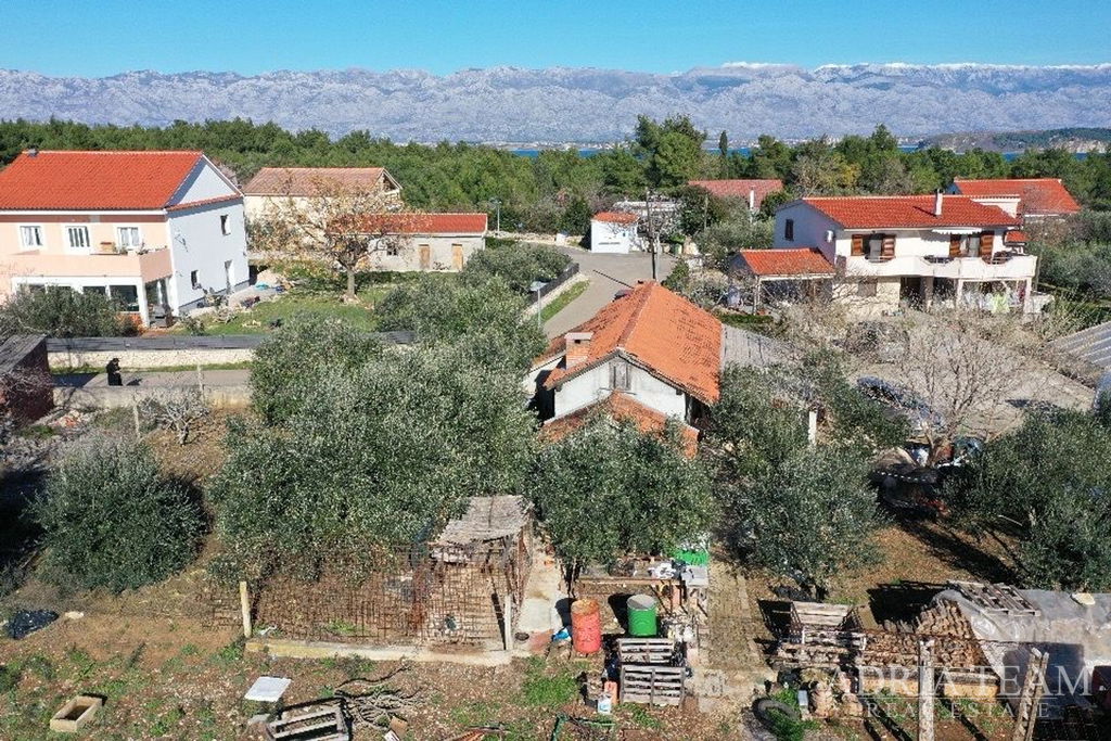 BUILDING LAND 1711m2 - VRSI