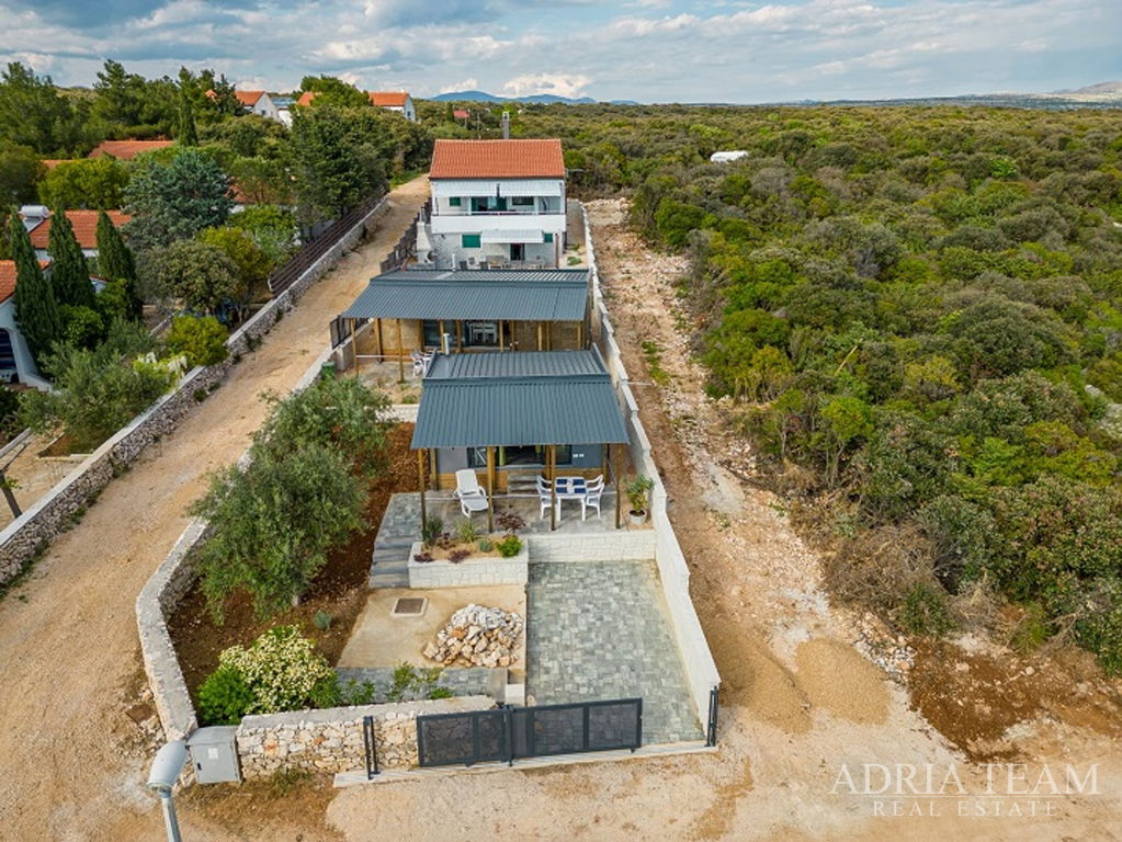 HOUSE + 2 MOBILE HOUSES, FIRST ROW TO THE SEA - MANDRE, PAG