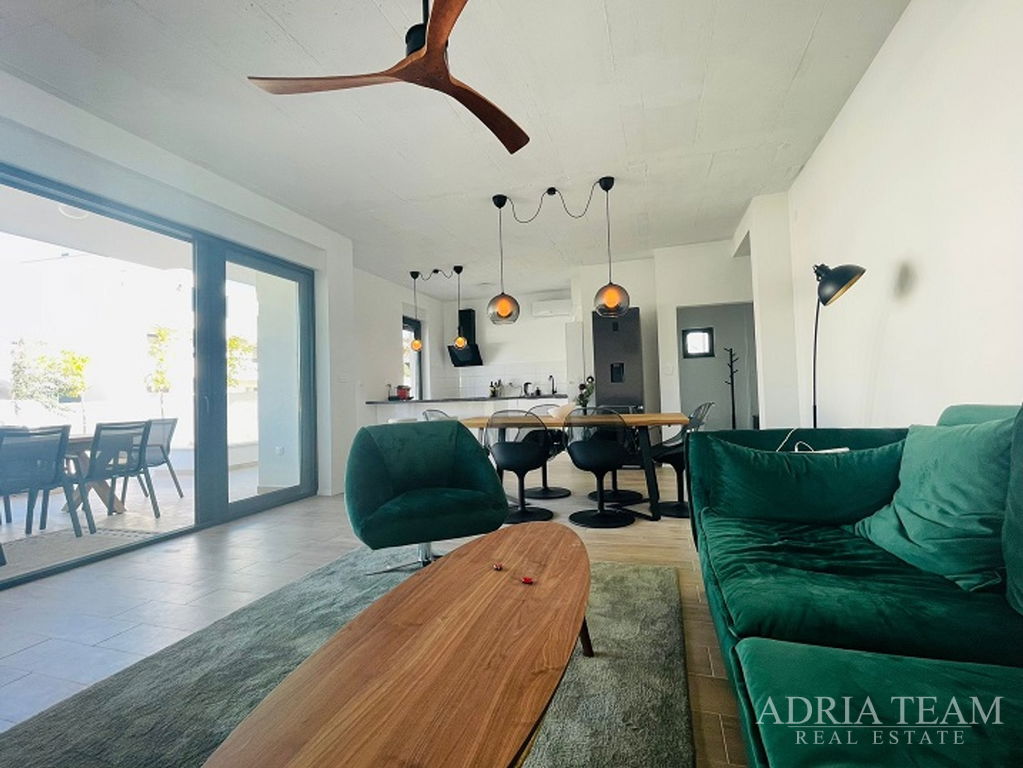 VILLA NEAR BEACHES, KINDERGARTEN, AND LOKUNJE - NOVALJA, PAG