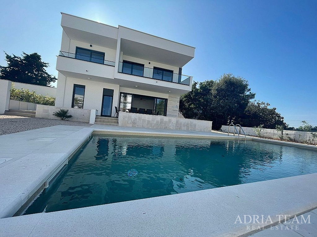 VILLA NEAR BEACHES, KINDERGARTEN, AND LOKUNJE - NOVALJA, PAG