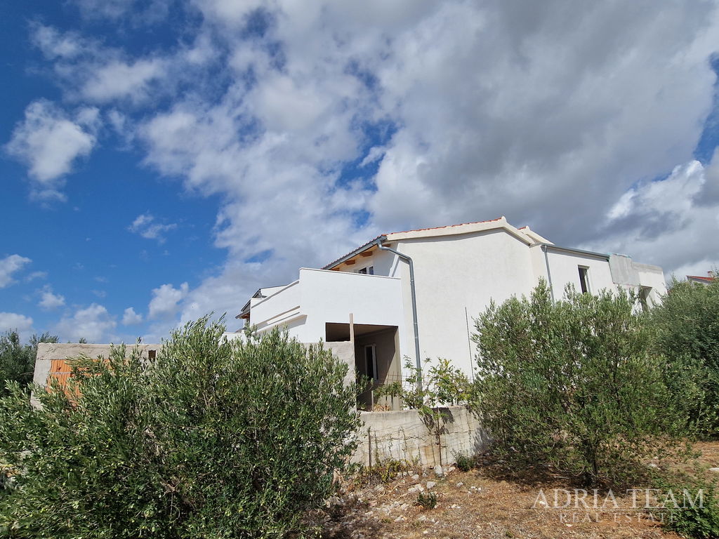 THREE-BEDROOM APARTMENT WITH SEA VIEW - MASLENICA