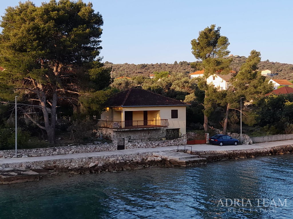 FIRST ROW TO THE SEA - SINGLE-STOREY HOUSE WITH AN OPEN SEA VIEW - DRVENIK, DRVENIK VELIKI