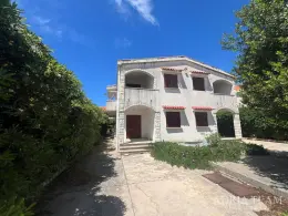 HALF OF A HOUSE WITH THREE APARTMENTS, EXCELLENT LOCATION, 140 m FROM THE BEACH - POVLJANA, PAG property for sale