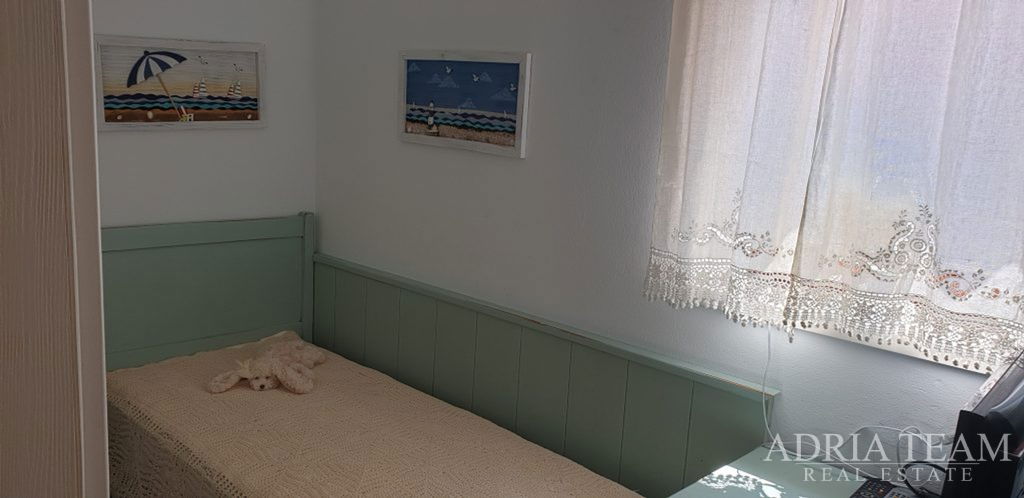 FAMILY VILLA, 250 m FROM THE SEA AND THE TOWN CENTER - NOVALJA, PAG