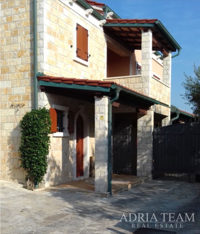 FAMILY VILLA, 250 m FROM THE SEA AND THE TOWN CENTER - NOVALJA, PAG