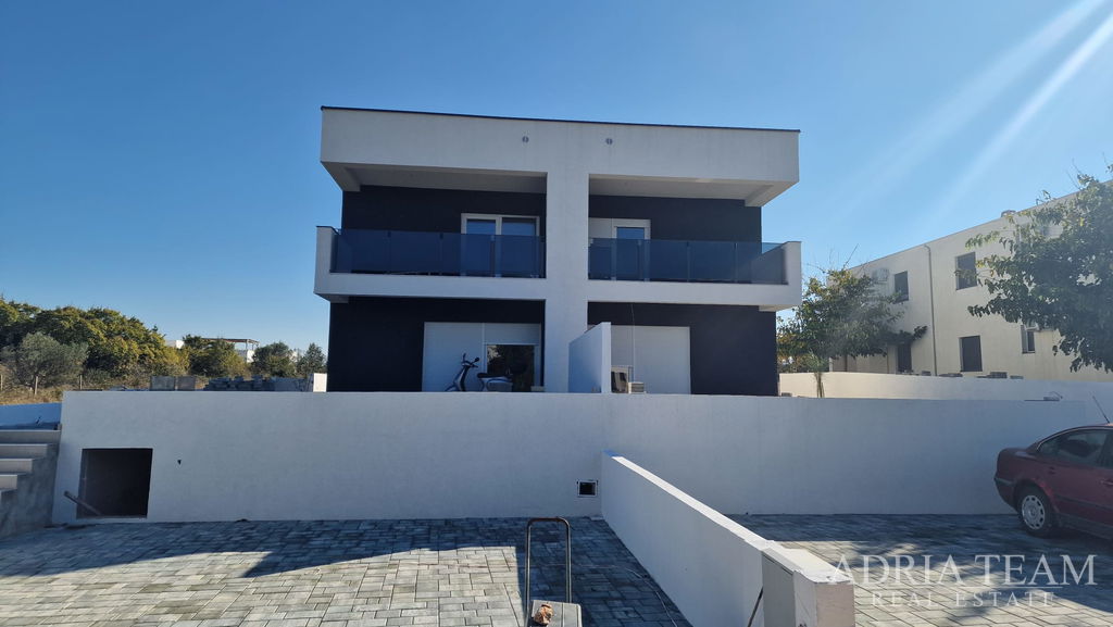 HOUSE WITH POOL, NEW CONSTRUCTION – PRIVLKA