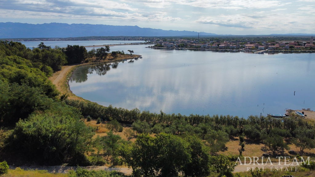 BUILDING LAND IN THE FIRST ROW TO THE SEA WITH VILLA PROJECT, PRIME LOCATION – NIN, ZATON