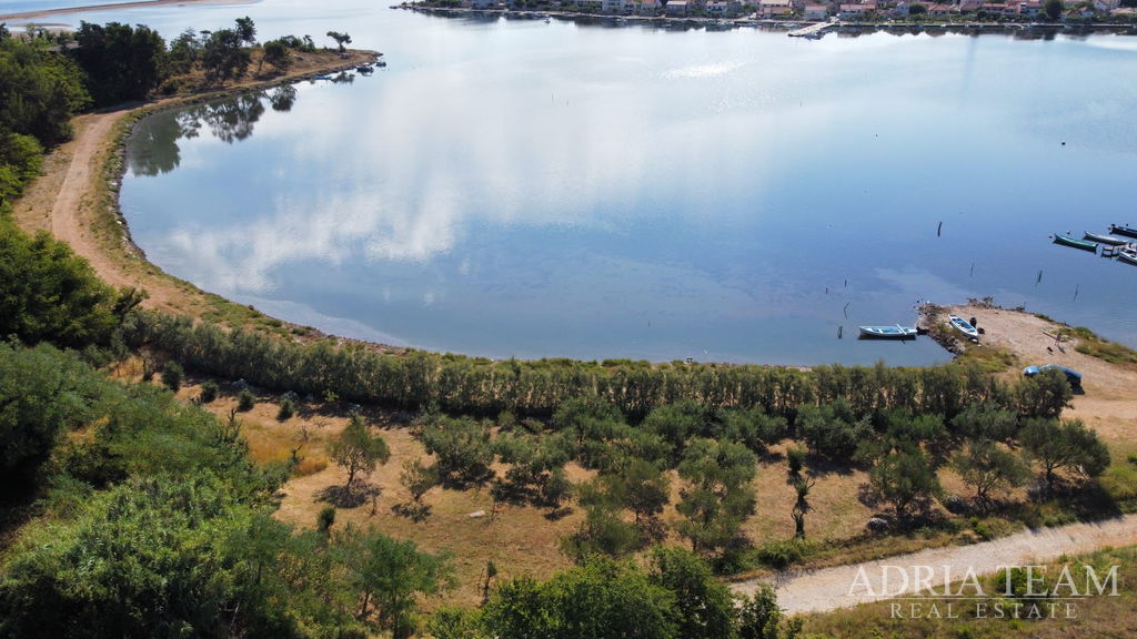 BUILDING LAND IN THE FIRST ROW TO THE SEA WITH VILLA PROJECT, PRIME LOCATION – NIN, ZATON