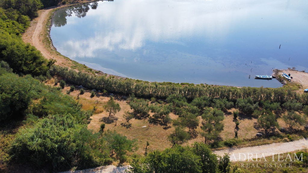 BUILDING LAND IN THE FIRST ROW TO THE SEA WITH VILLA PROJECT, PRIME LOCATION – NIN, ZATON